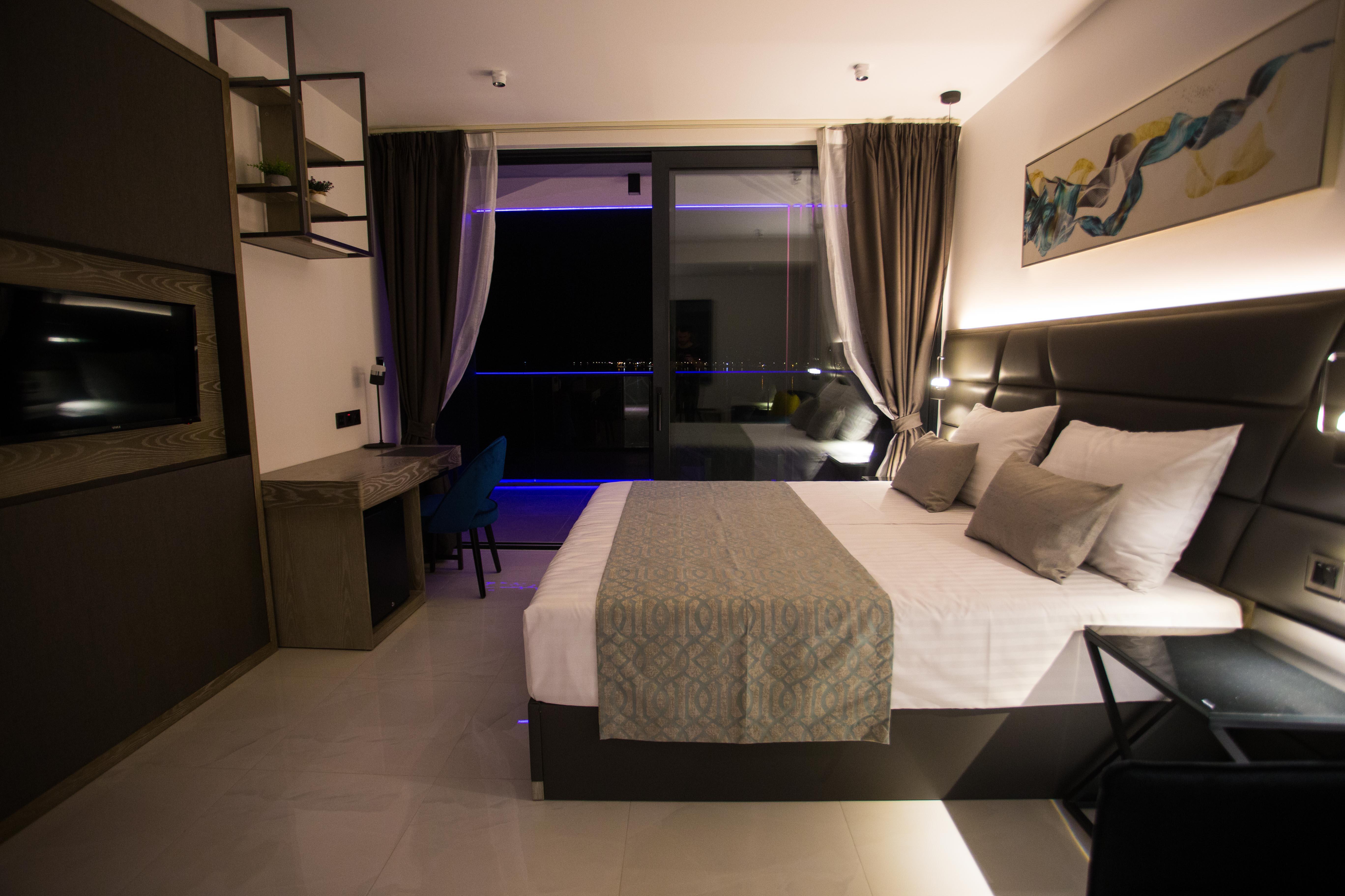 Liberty Plaza Hotel Novalja Bagian luar foto