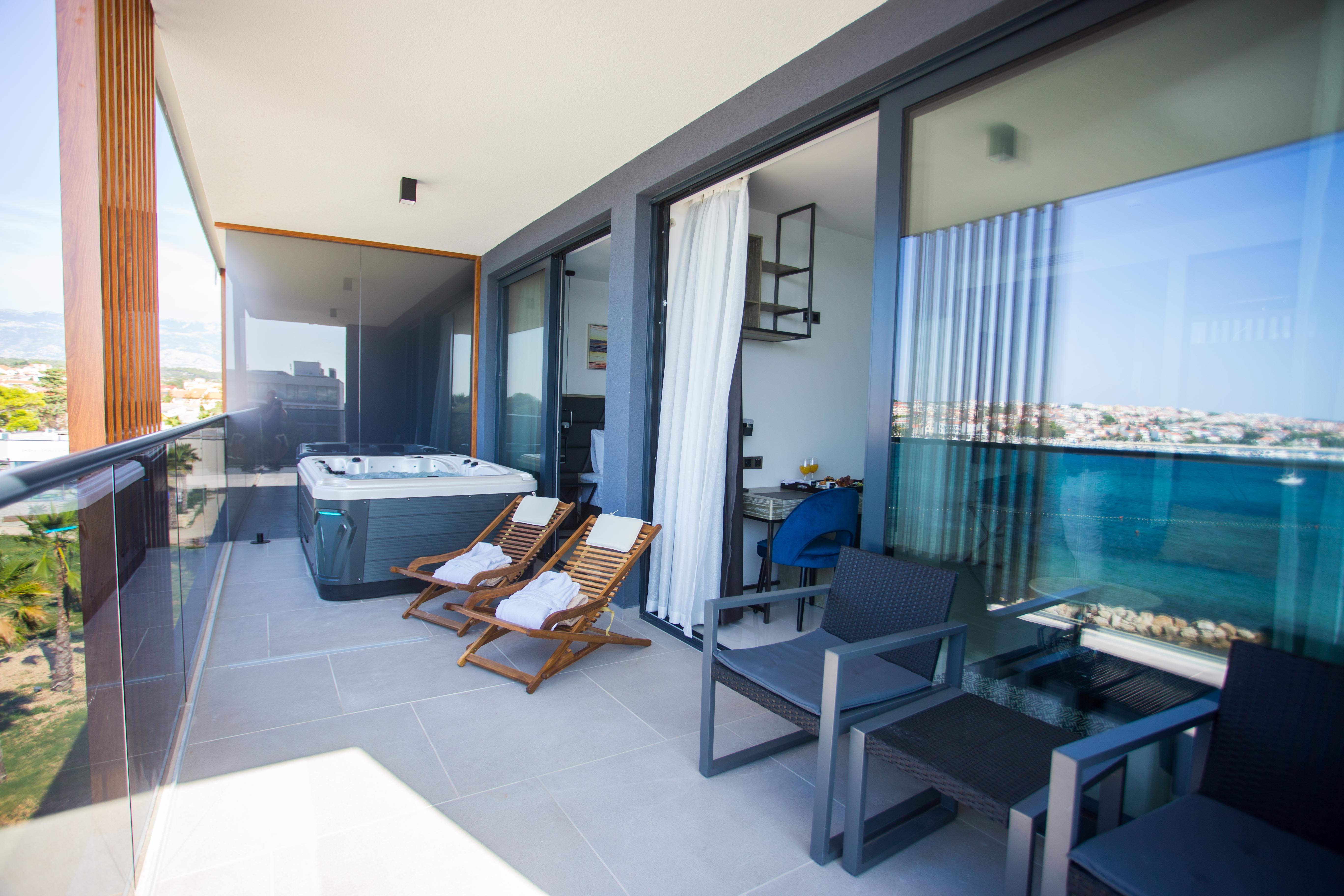 Liberty Plaza Hotel Novalja Bagian luar foto