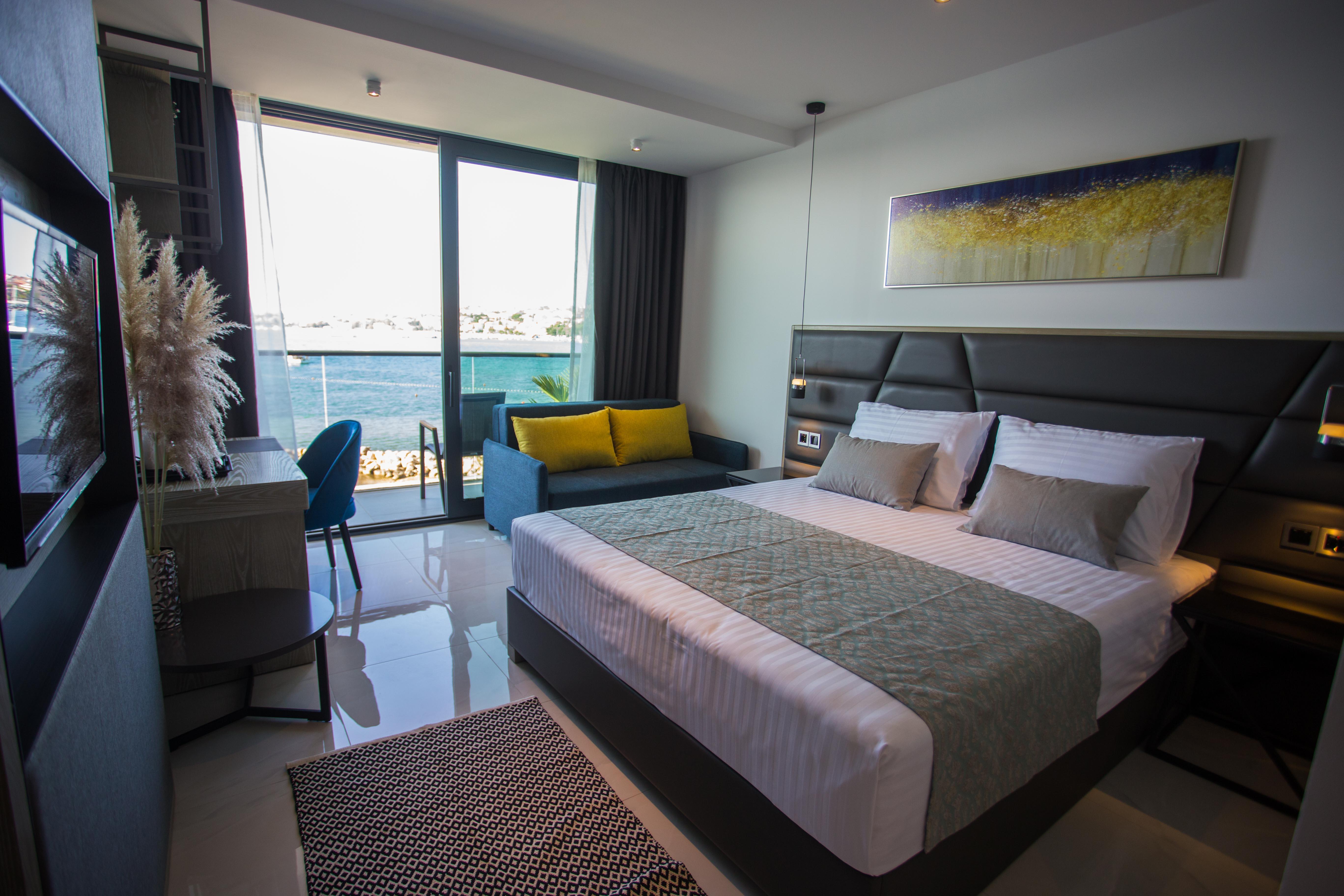 Liberty Plaza Hotel Novalja Bagian luar foto