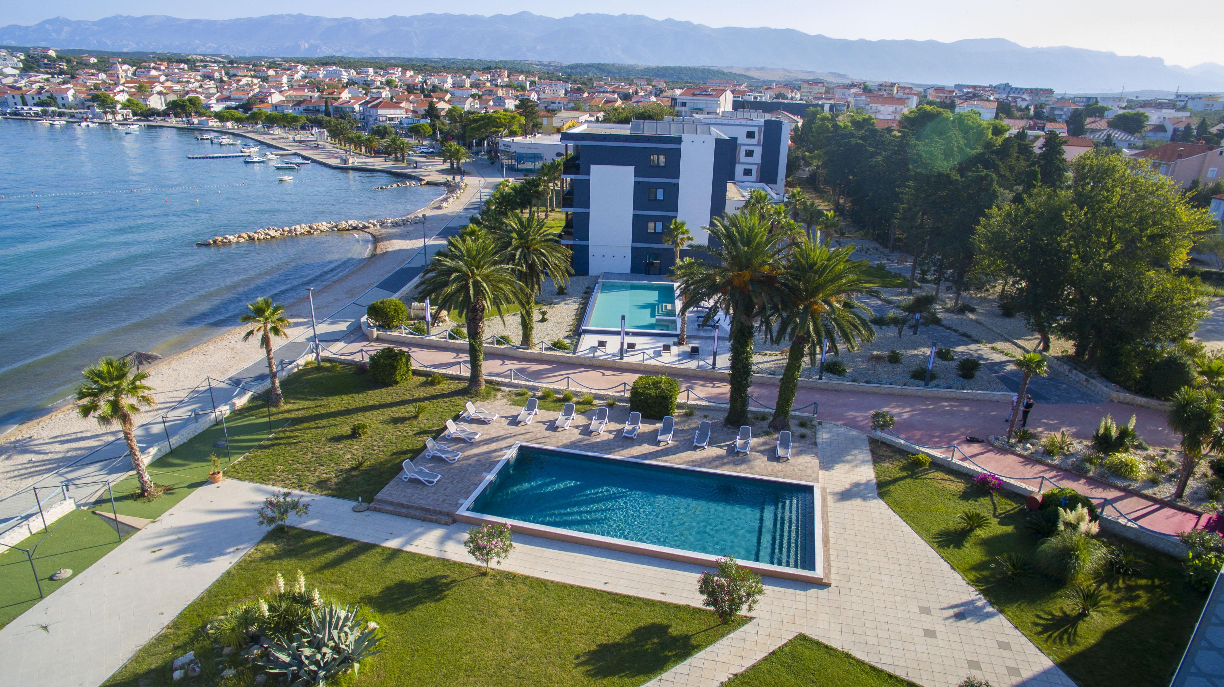 Liberty Plaza Hotel Novalja Bagian luar foto