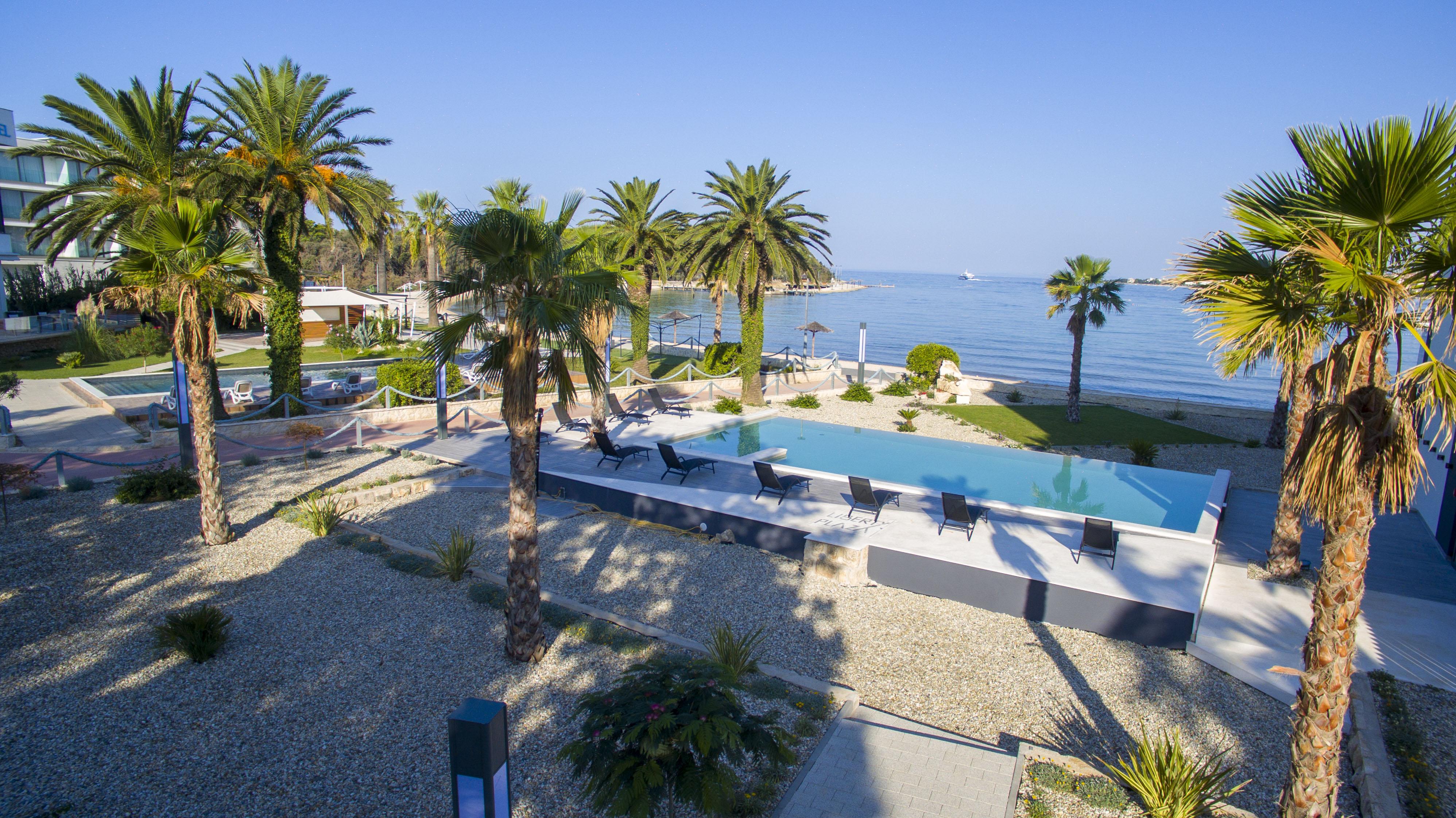 Liberty Plaza Hotel Novalja Bagian luar foto