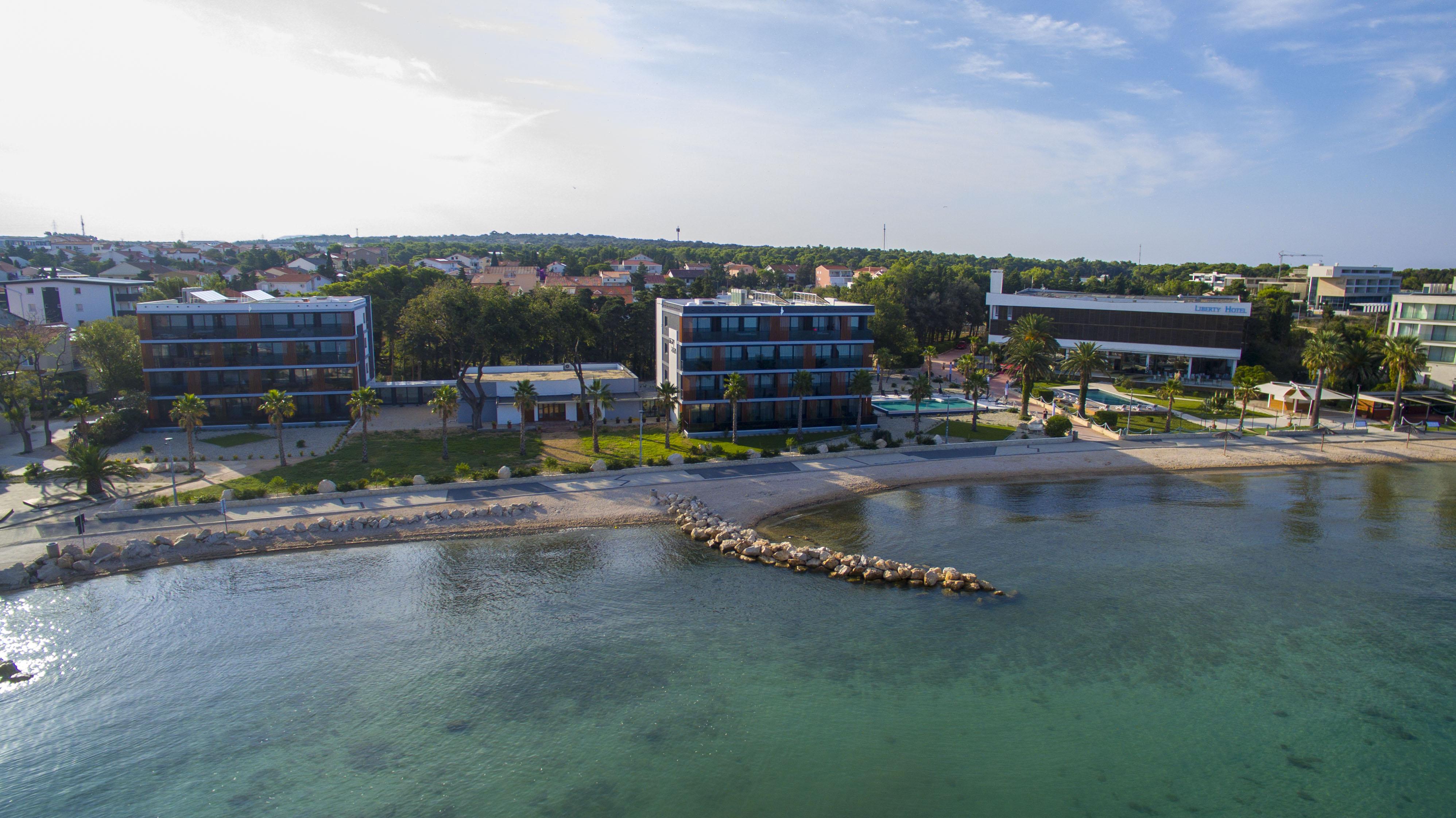 Liberty Plaza Hotel Novalja Bagian luar foto