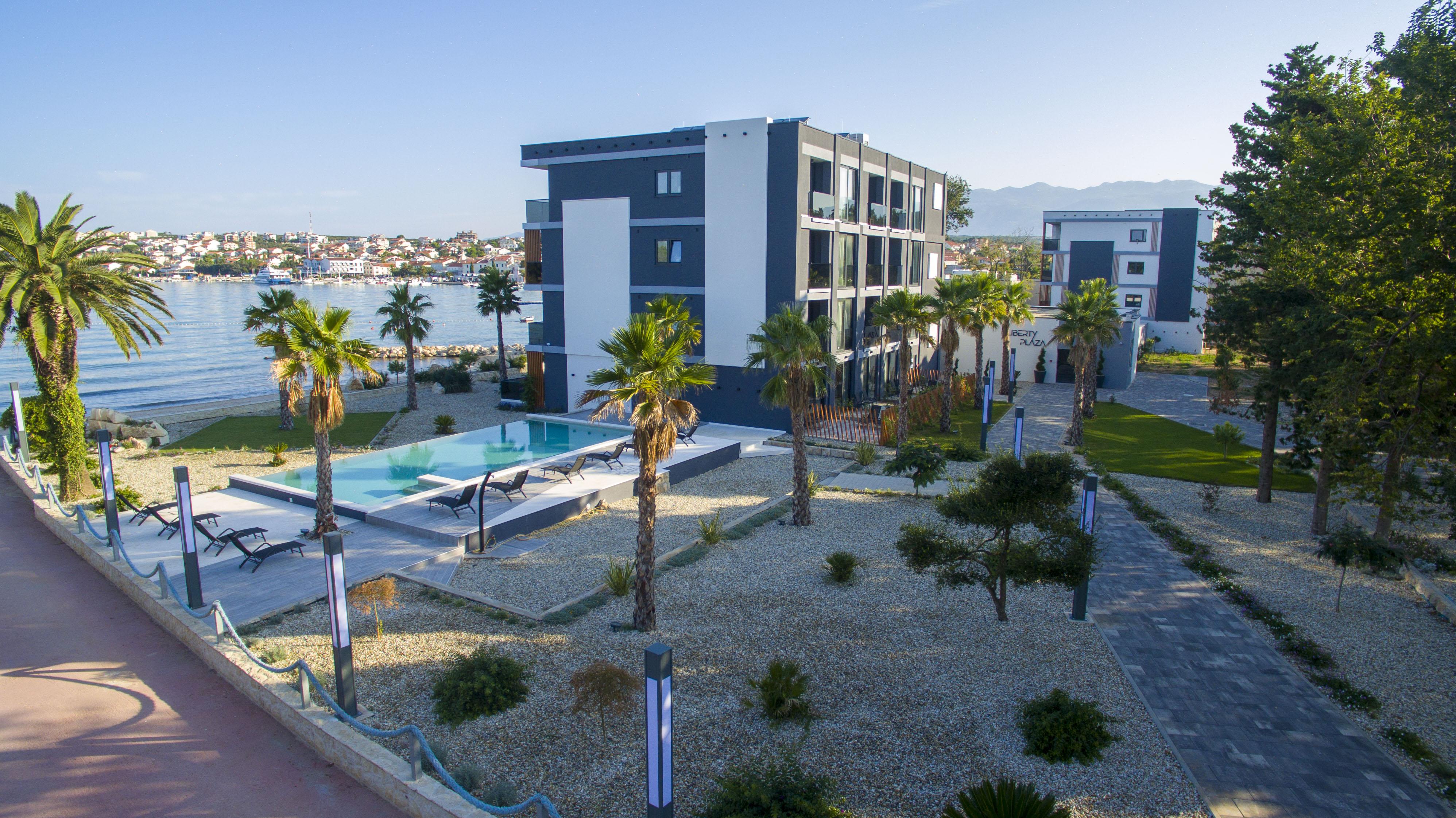 Liberty Plaza Hotel Novalja Bagian luar foto