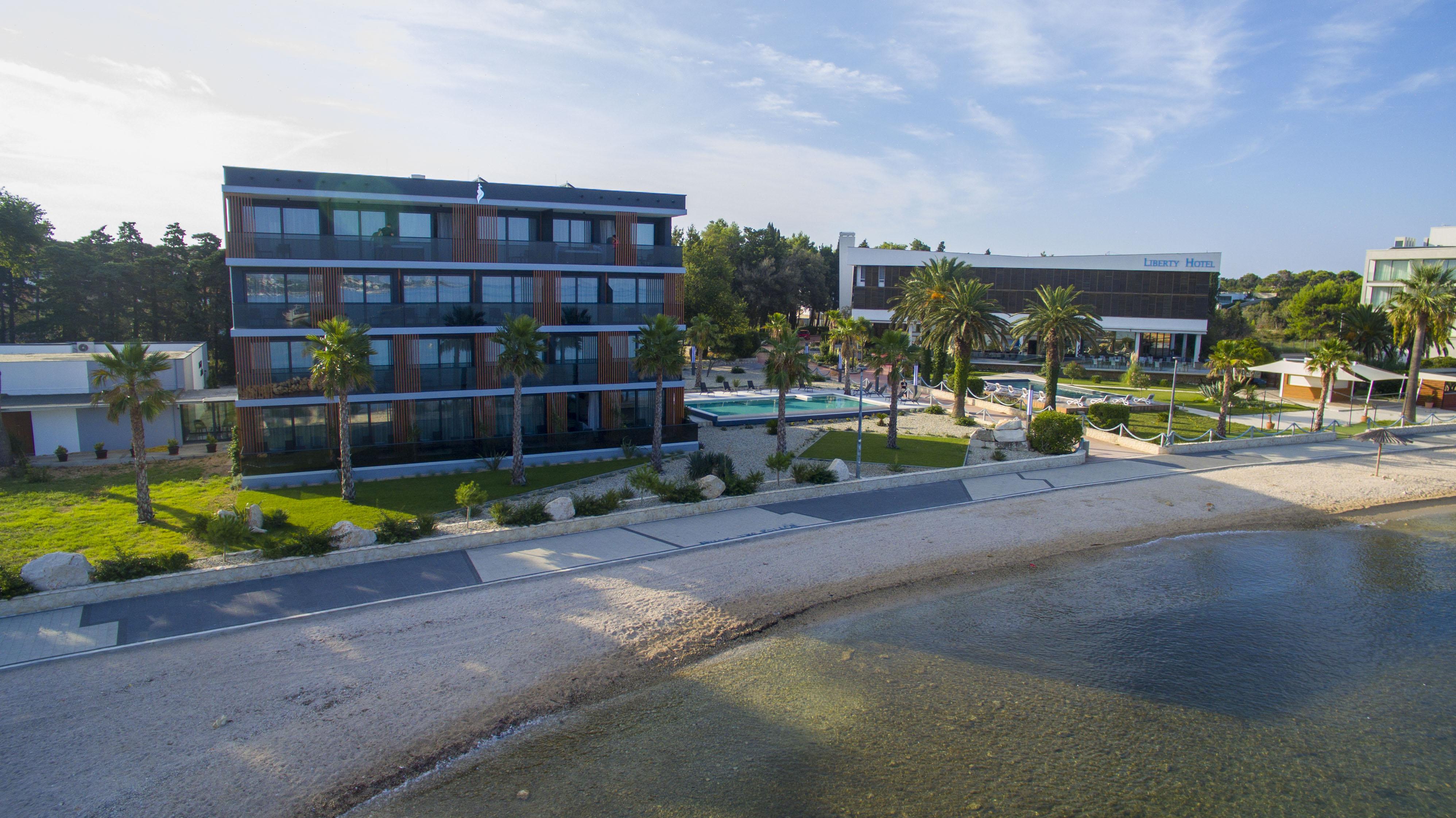 Liberty Plaza Hotel Novalja Bagian luar foto