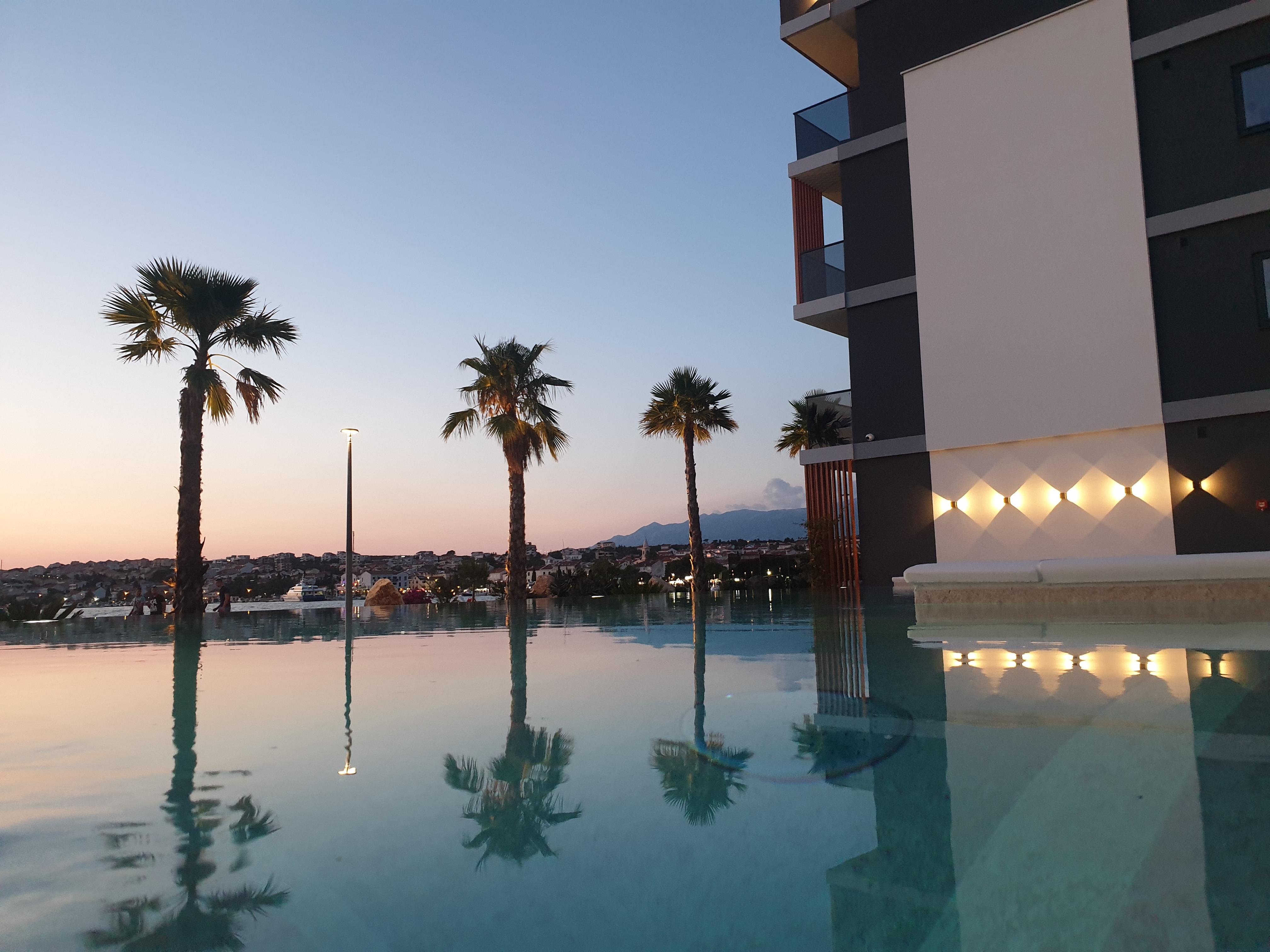 Liberty Plaza Hotel Novalja Bagian luar foto