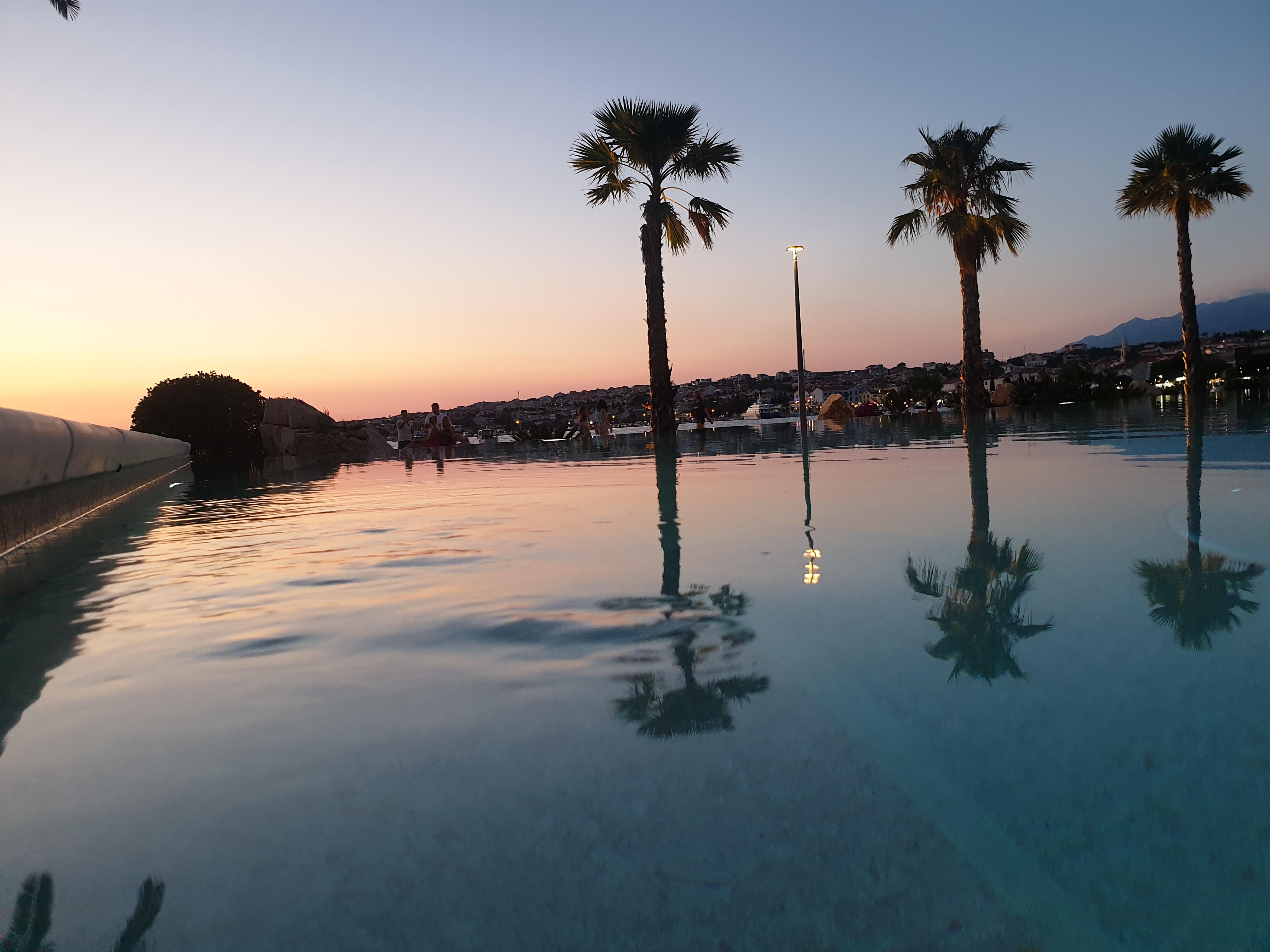 Liberty Plaza Hotel Novalja Bagian luar foto